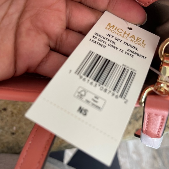 New mk ๐ jet set travel carry all tote - Picture 6 of 9